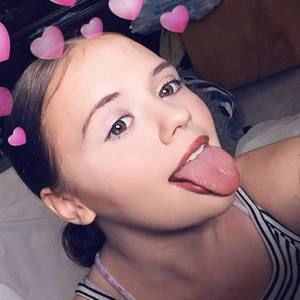 Meet your Posher, Caitlin